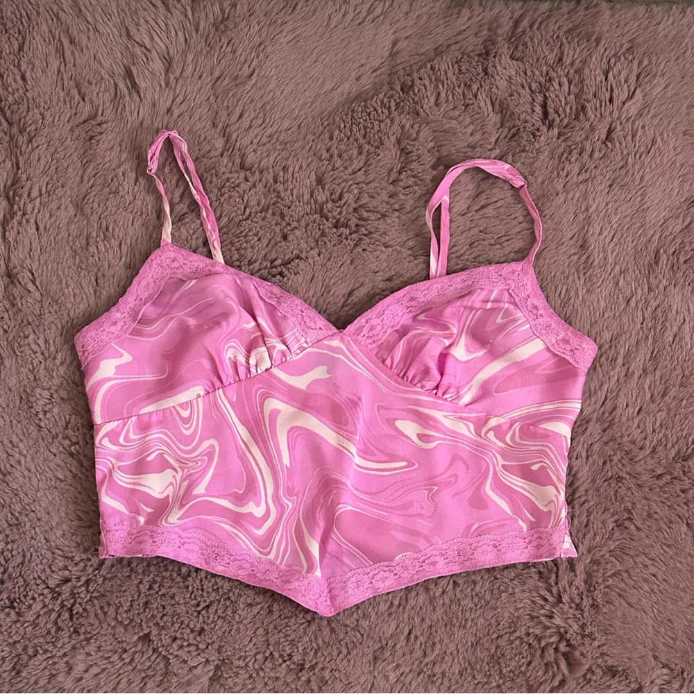 V-neck crop top with lace lining